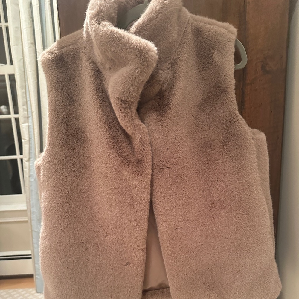 Alice Walk faux fur vest medium